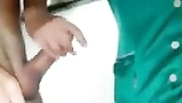 Özbek, hemşireyle tüm deliklerini sikişle dolduruyor.