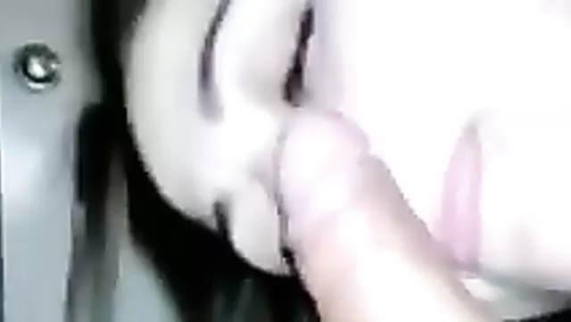 Evli Özbek kadından harika bir oral şov.